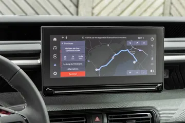 Pantalla de instrumentación moderna y funcional del Citroën C3 2024.