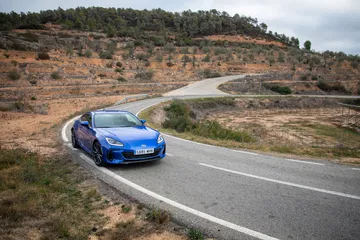 Subaru BRZ demostrando su agilidad en un tramo sinuoso