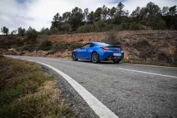 El Subaru BRZ en su hábitat natural, dominando cada curva