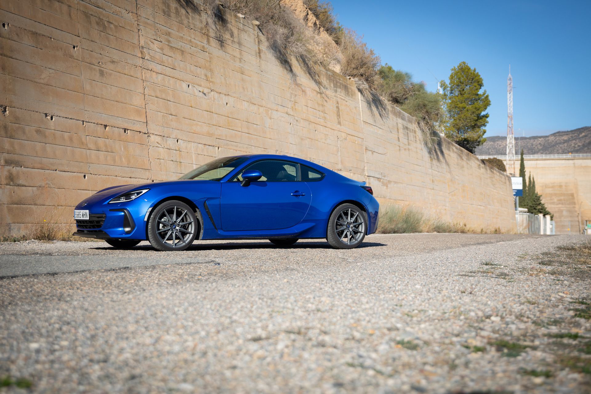Subaru BRZ mostrando su perfil dinámico y deportivo.