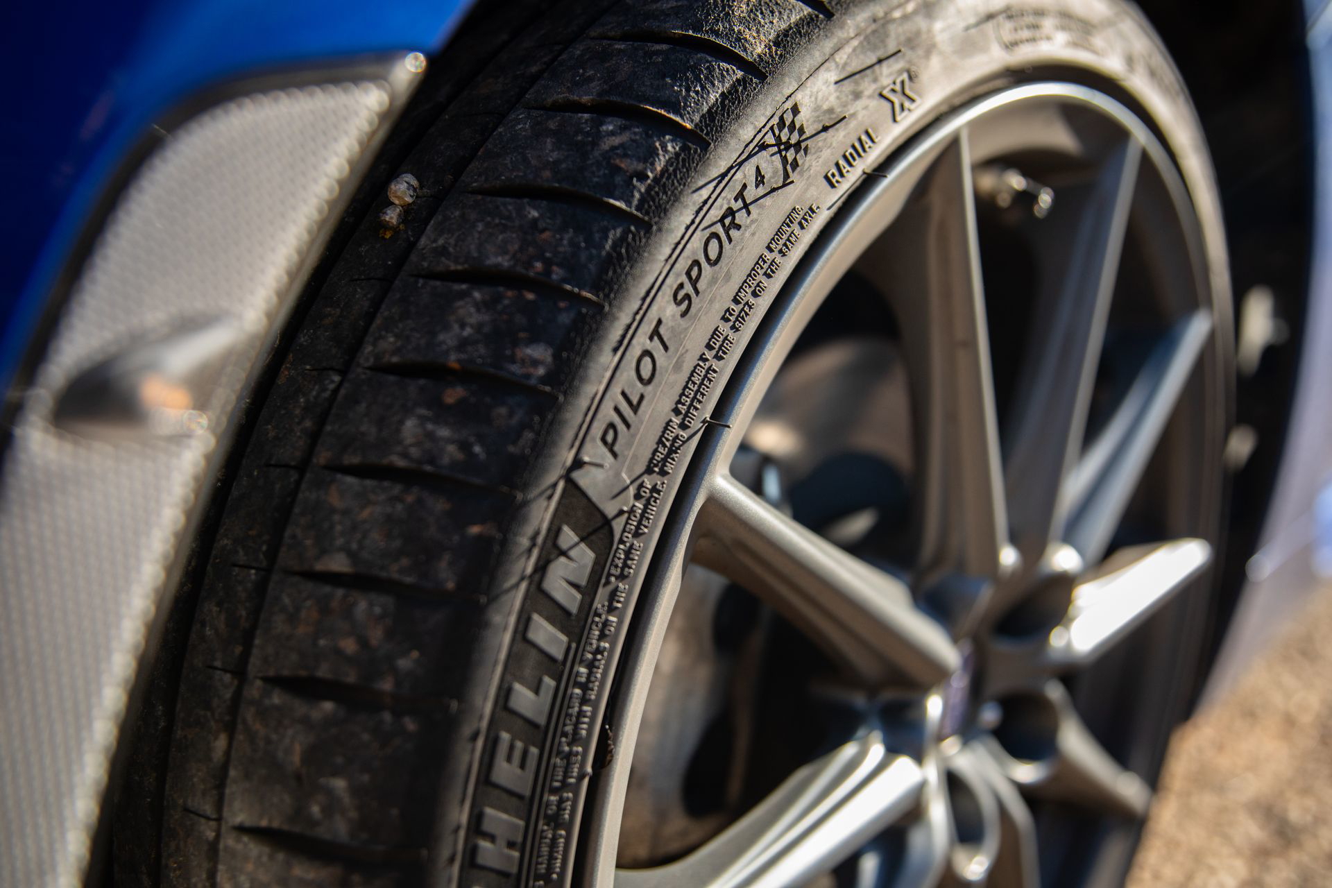 Rueda del Subaru BRZ destacando diseño y agarre