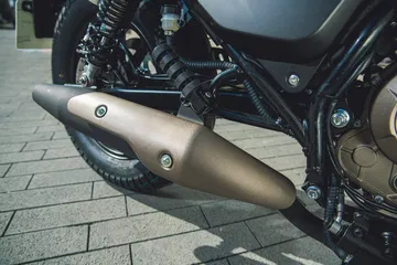 Escapamiento de la QJ Motor SRV 125, eficiente y económico