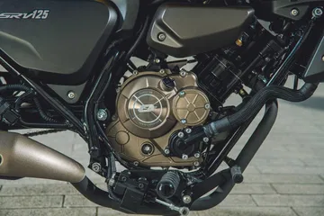 Motor monocilíndrico con diseño compacto y eficiente.