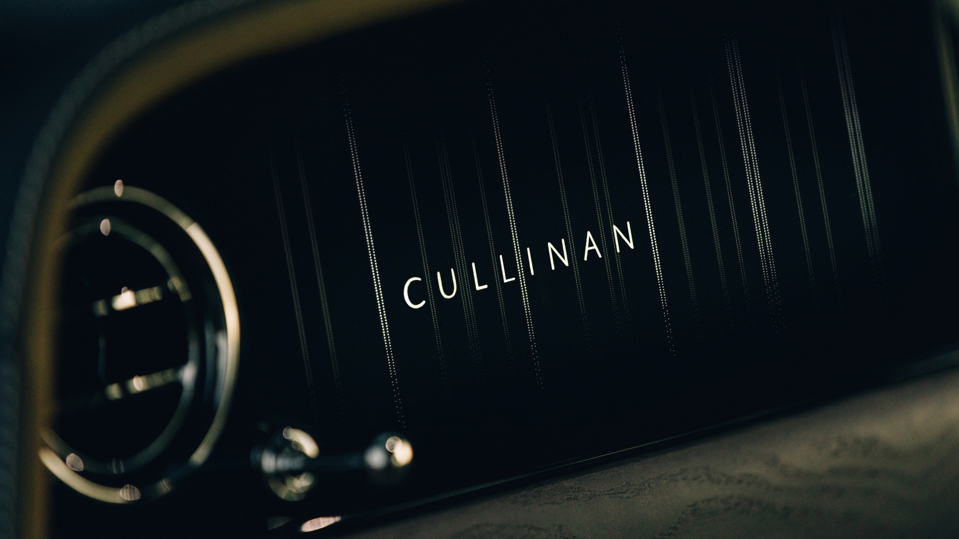 Detalle insignia iluminada Rolls-Royce Cullinan