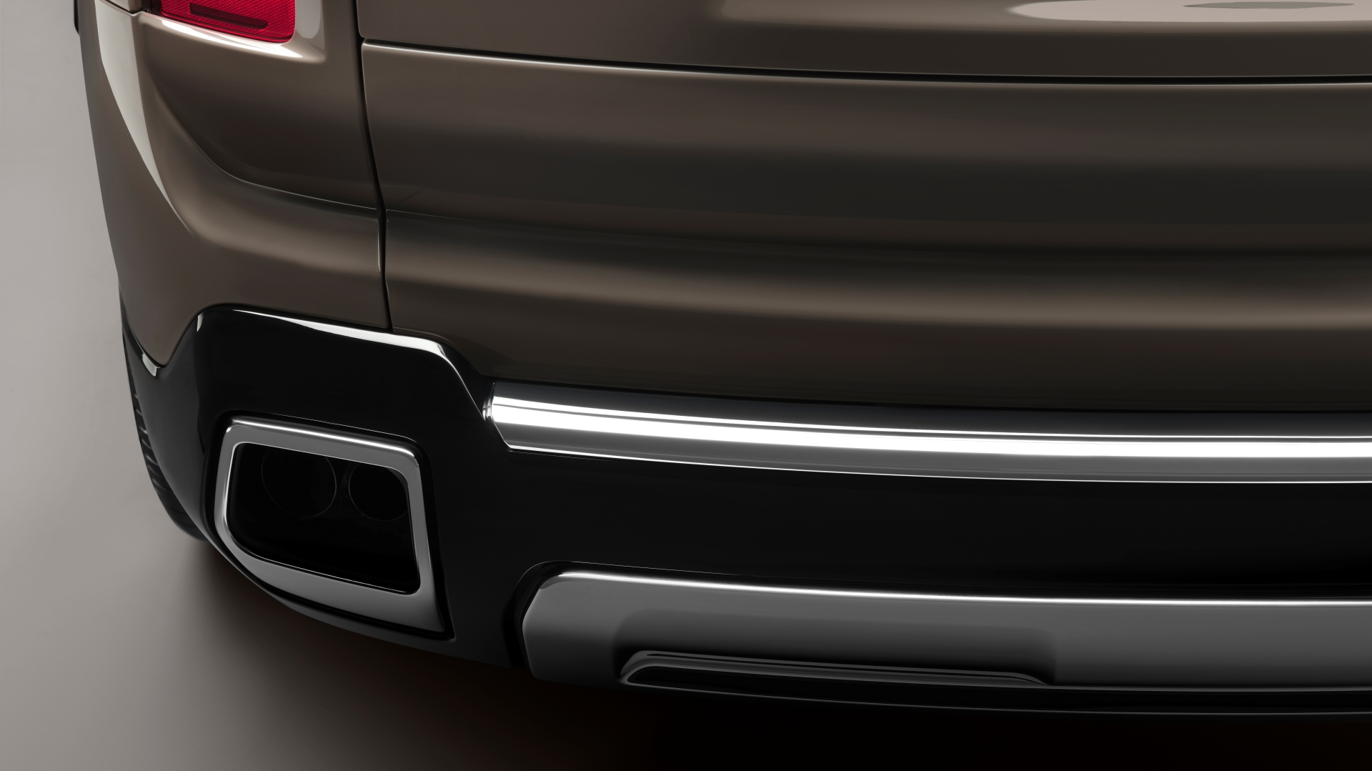 Vista parcial trasera del Rolls-Royce Cullinan 2024 resaltando su diseño y calidad.