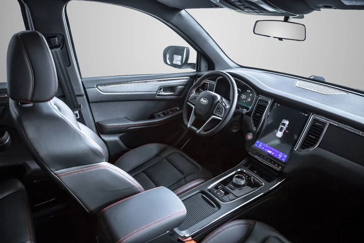 SWM-G05F11 Vista interior elegante con detalles modernos, destacando su tecnología y confort.