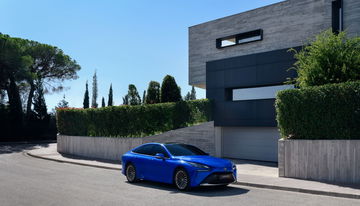 El Toyota Mirai renovado, diseño elegante y tecnología de hidrógeno.