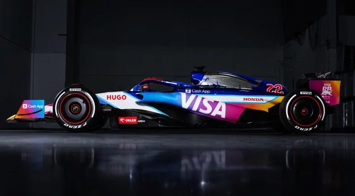 Monoplaza de F1 con decoración para el Gran Premio de Miami 2024. Destacan los patrocinios y colores vibrantes.
