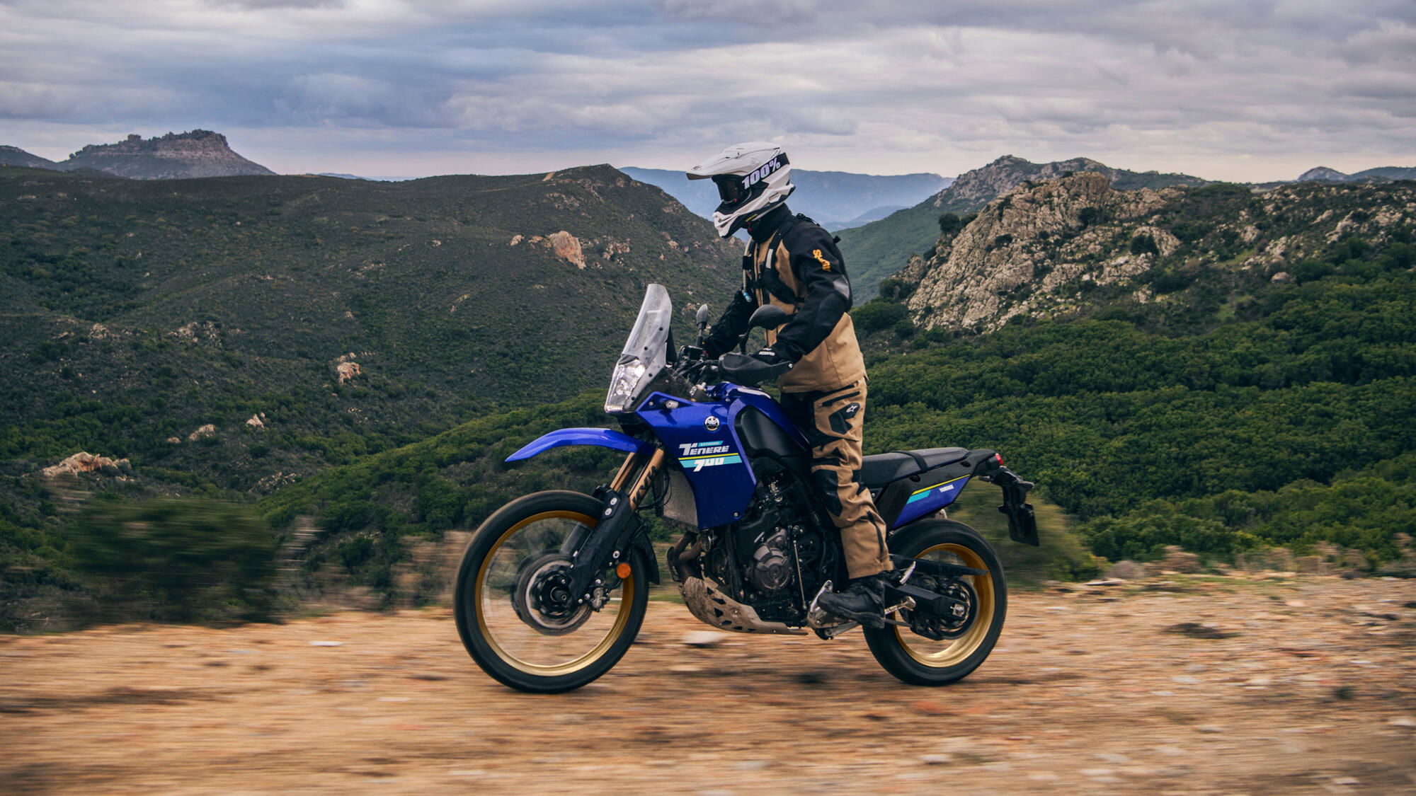 Vista dinámica de la Yamaha Ténéré 700 Extreme en terreno off-road