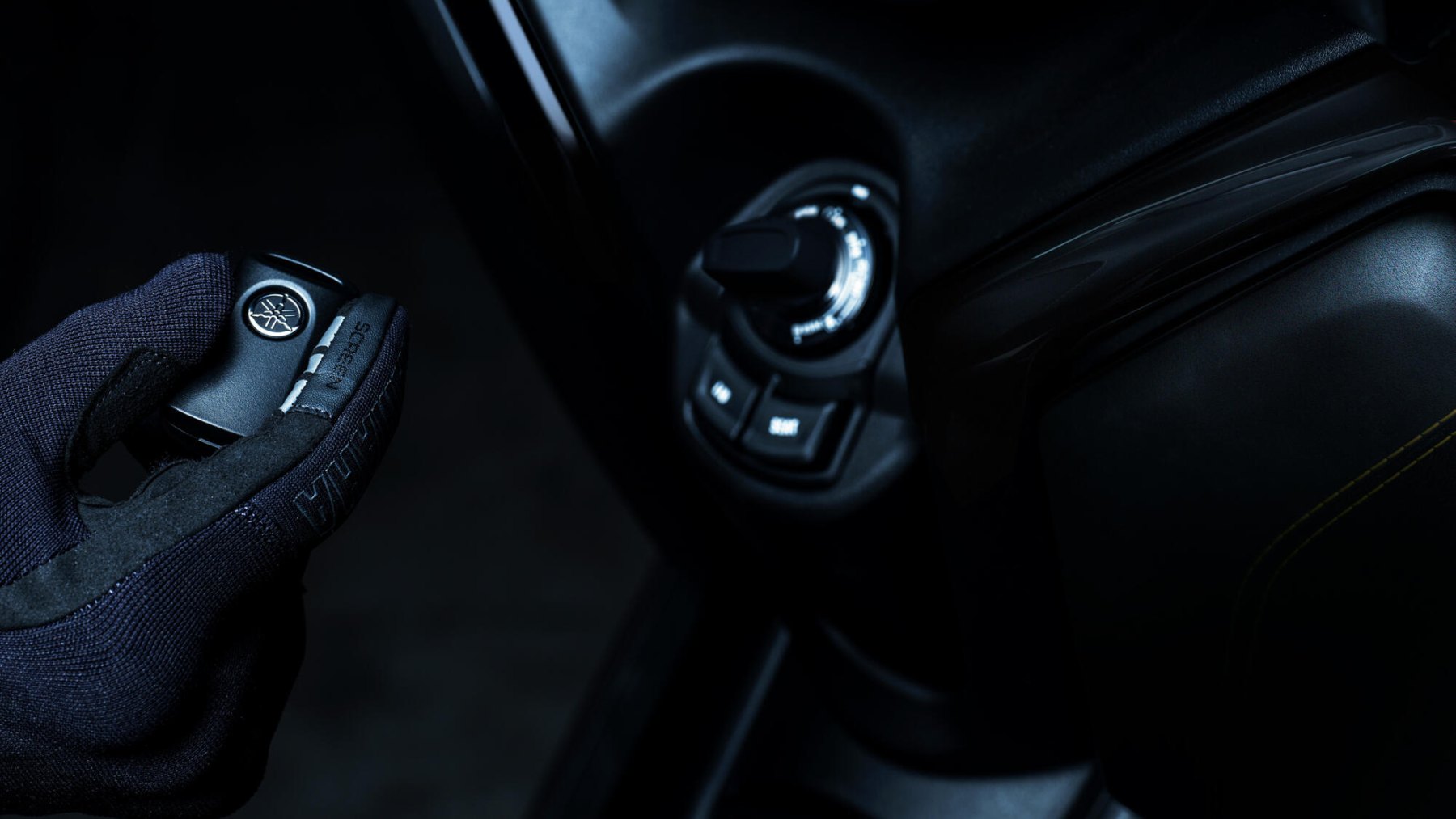 Detalle del sistema de arranque del Yamaha X-Max 125cc. Detalle del sistema de arranque del Yamaha X-Max 125cc.