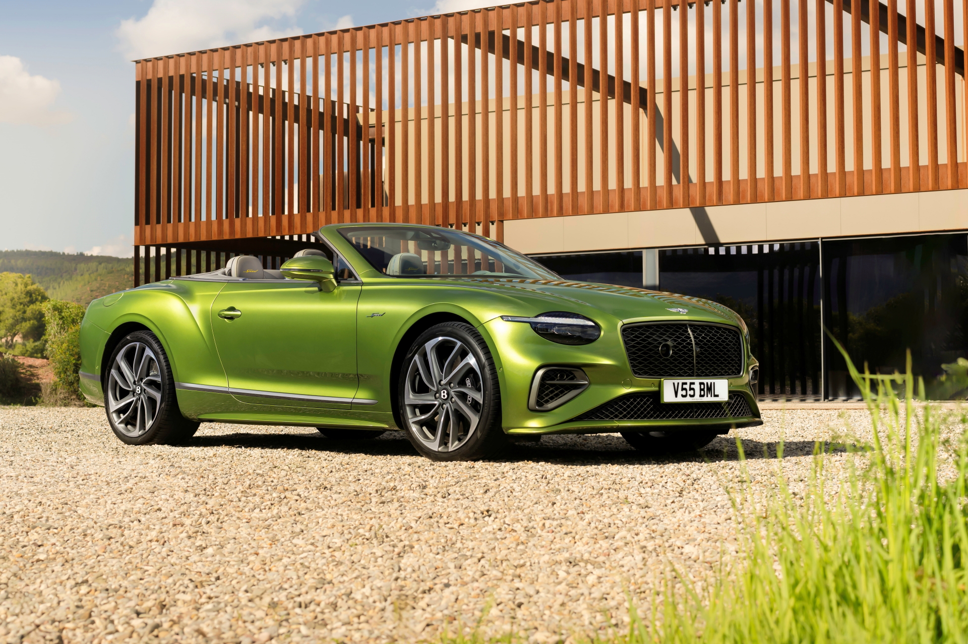 Perfil delantero del Bentley Continental GT Speed 2025, lujo y potencia.