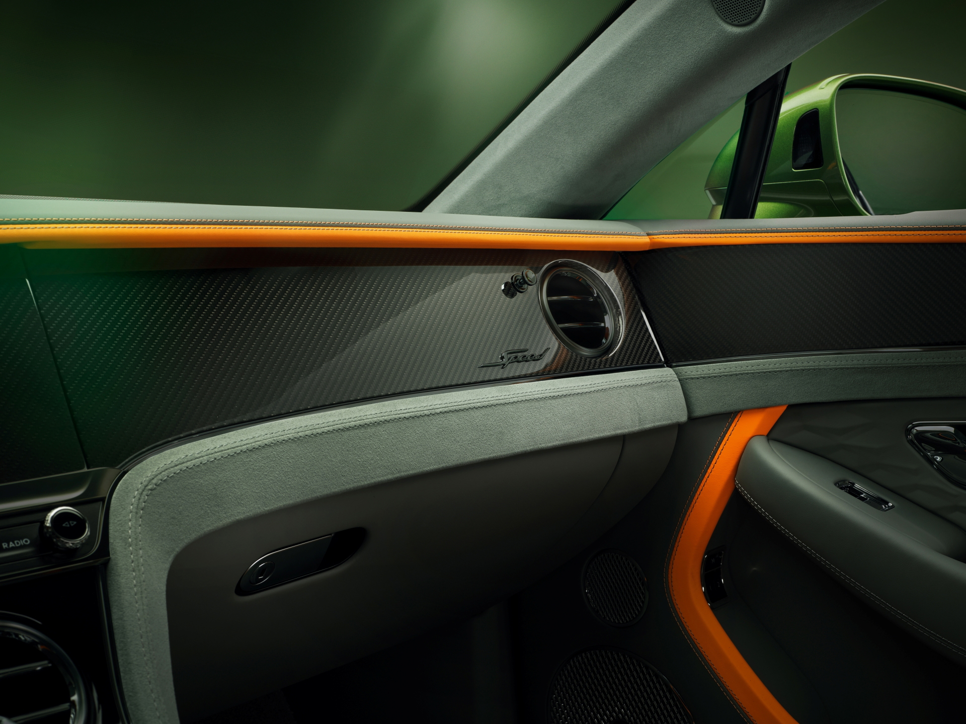 Acabados interiores del Bentley Continental GT Speed 2025, sutileza y lujo.