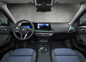 Cabina del BMW Serie 1 con acabados premium y tecnología avanzada.