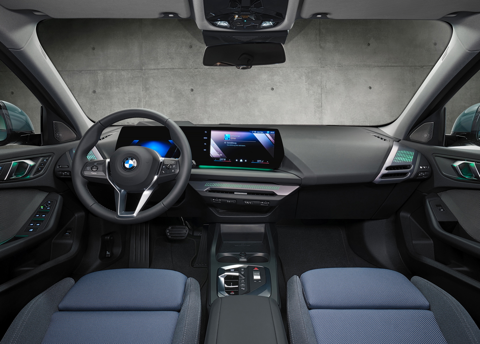 Cabina del BMW Serie 1 con acabados premium y tecnología avanzada.