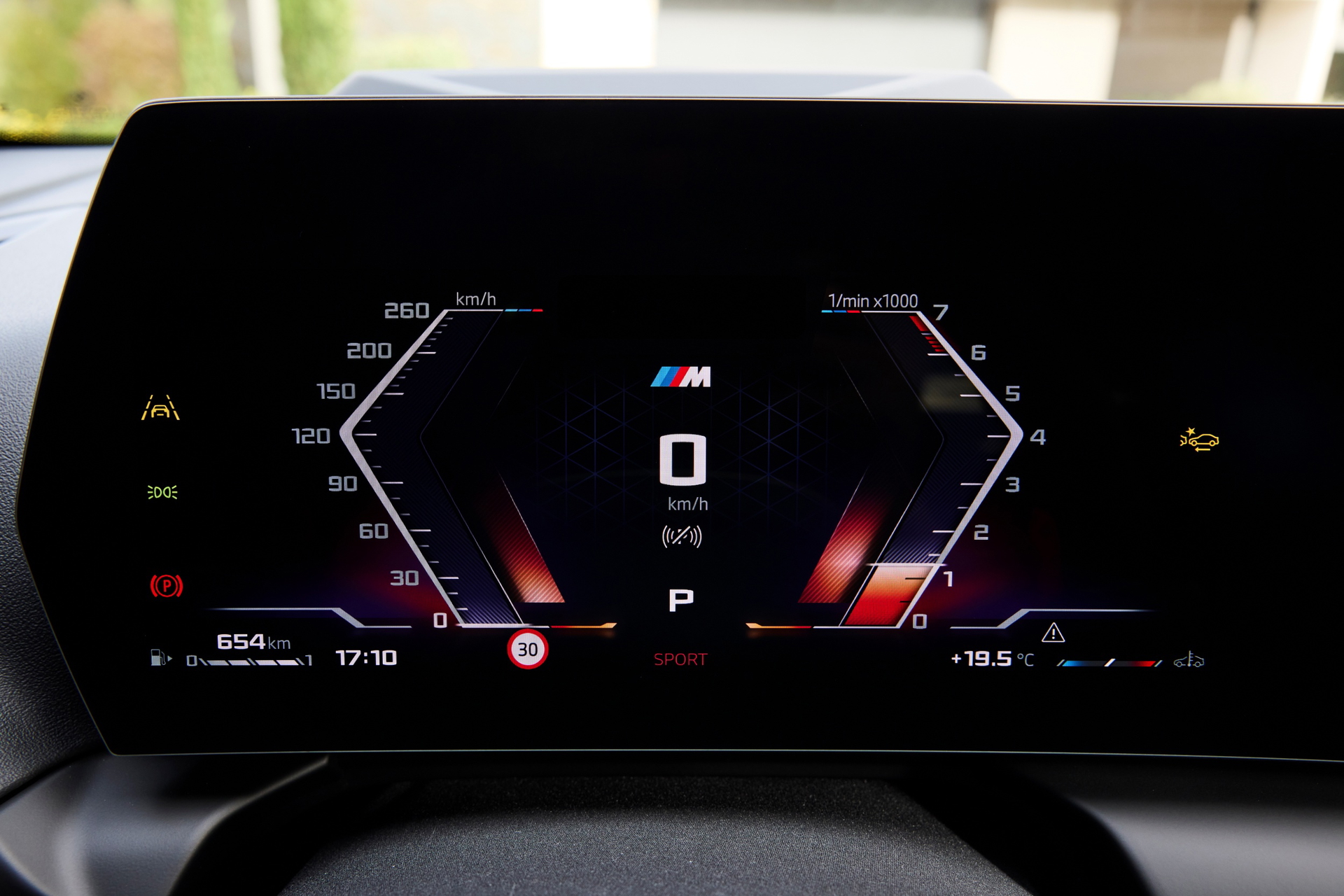 Pantalla de instrumentos digitales con diseño exclusivo de BMW.