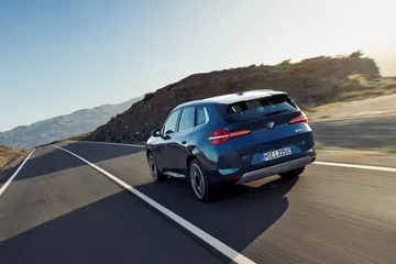 BMW X3 30e xDrive, SUV híbrido enchufable con autonomía eléctrica extendida.