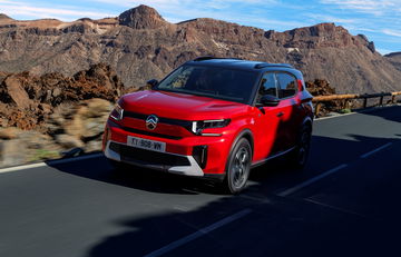 El Citroën C3 Aircross 2024 muestra su robustez y diseño moderno en entorno natural