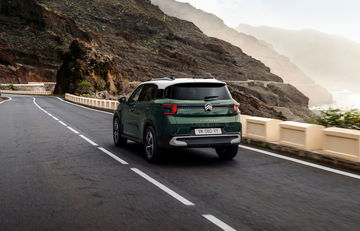 Vista trasera y lateral del Citroën C3 Aircross, mostrando líneas y diseño familiar.