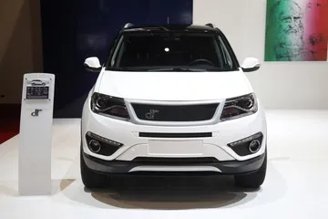 Vista frontal del vehículo cuestionado en el escándalo de ensamblaje.