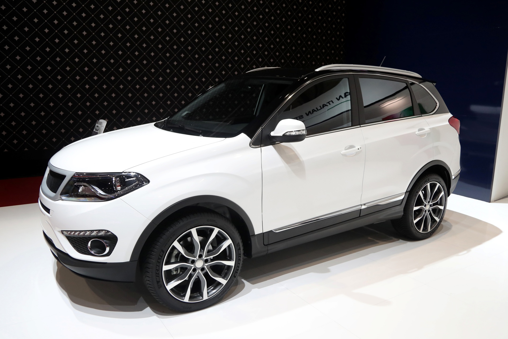 Visual de un coche ensamblado en Italia, origen chino, sancionado por autoridades