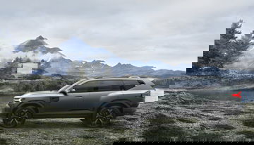 Vista lateral del Dacia Bigster Concept en un entorno natural