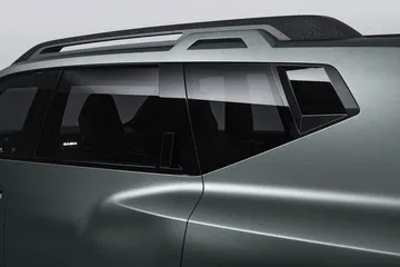 Vista lateral del prototipo Dacia Bigster, destacando su robusto diseño y línea de techo.
