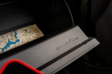 Umbral de puerta con insignia Citroën C3 Aircross.