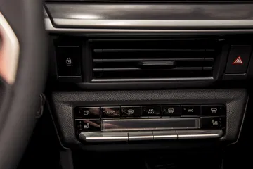Sistema de control climático del Opel Frontera 2024, acabados elegantes.