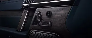Detalle de diseño interior del Dongfeng M-HERO, mostrando calidad y robustez.