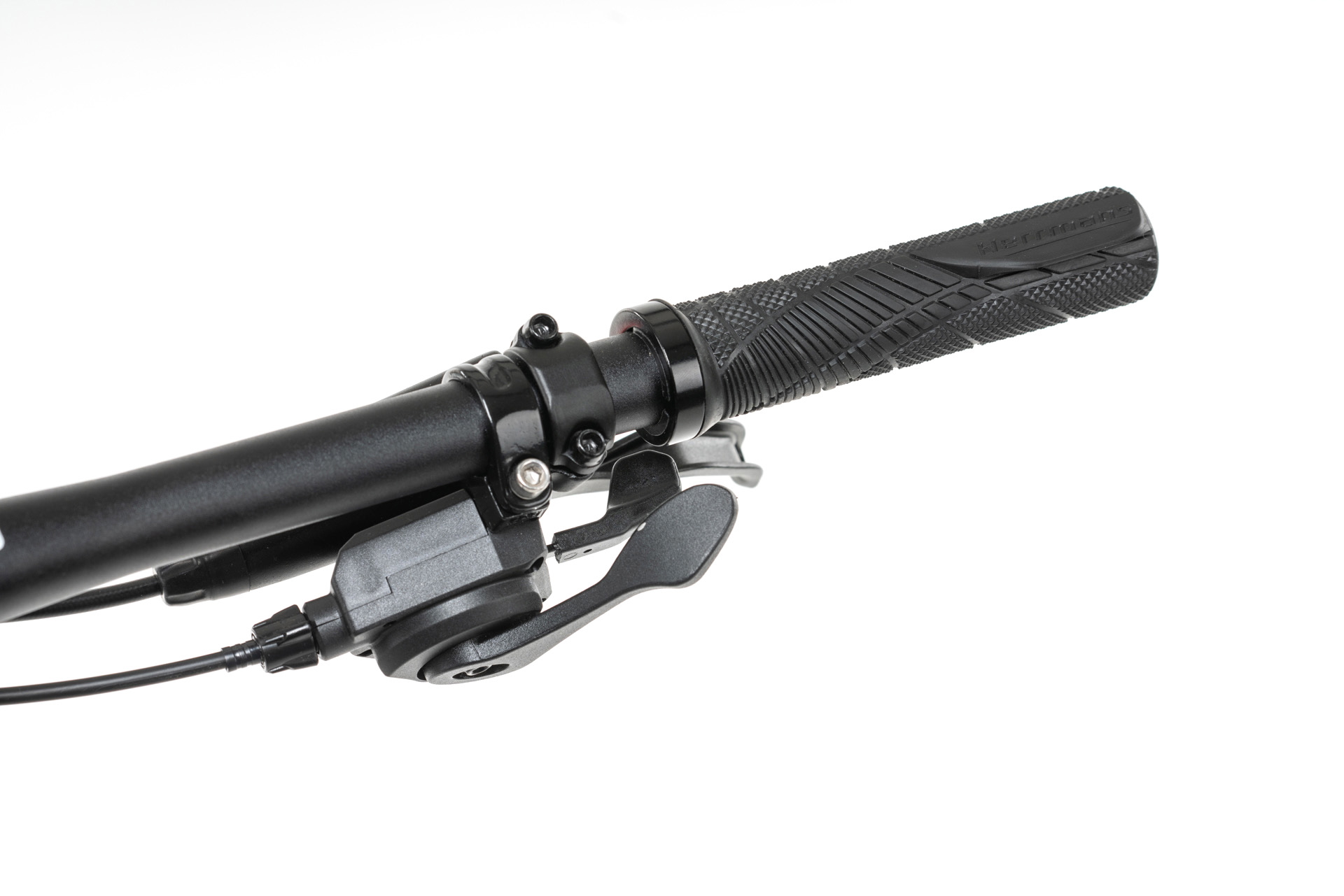 Detalle del manillar y sistema de control de una ebike.