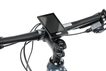 Detalle de la instrumentación de la ebike, incluyendo el display central.