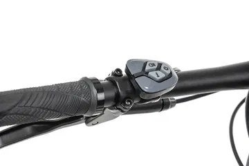 Vista de mandos en el manillar de la ebike, clara muestra de ergonomía y funcionalidad.