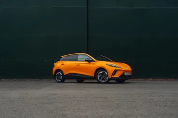 Vista lateral del eléctrico económico mejorado, con autonomía de 530 km