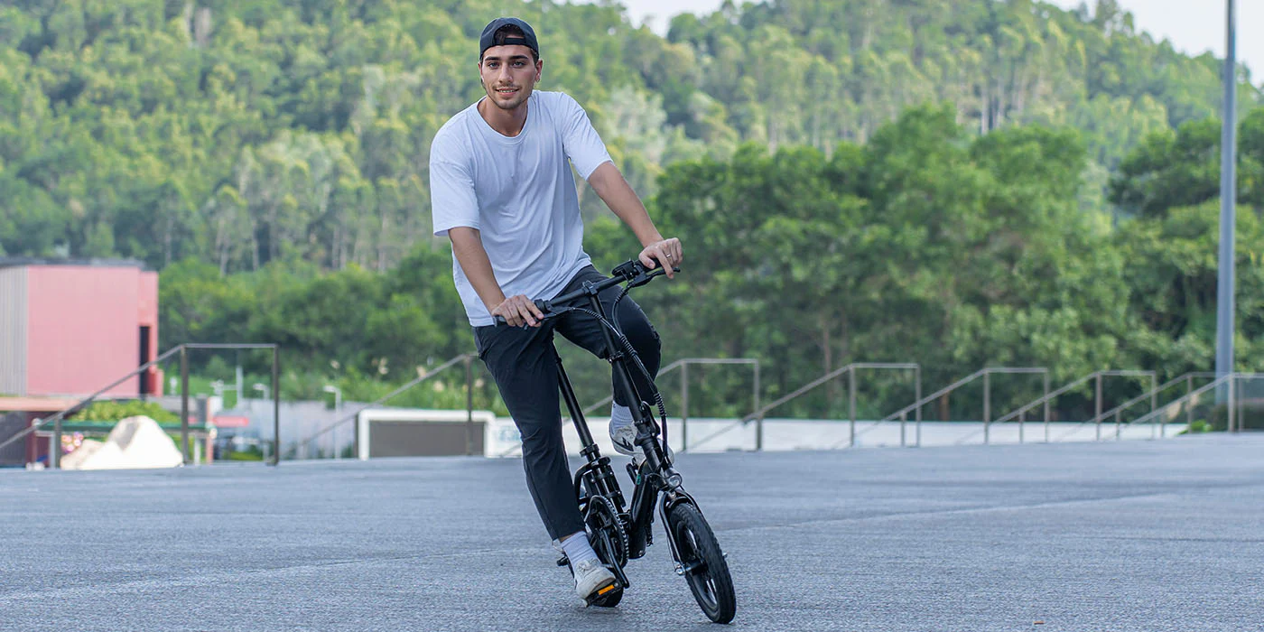 Ebike mini ideal para la movilidad urbana, ágil y económica.