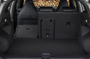 Ford Explorer 2024 muestra un maletero amplio y versátil, ideal para viajes.