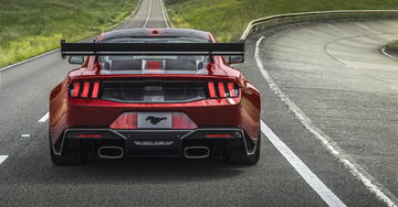 El Ford Mustang GTD despliega su imponente trasera en Le Mans para desafiar a Porsche.