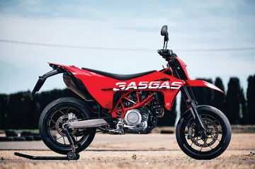 Supermoto ligera y potente, ideal para adrenalina urbana.