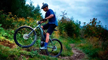 Ebike SUV Giant con motor Yamaha, ideal para amantes de la aventura.