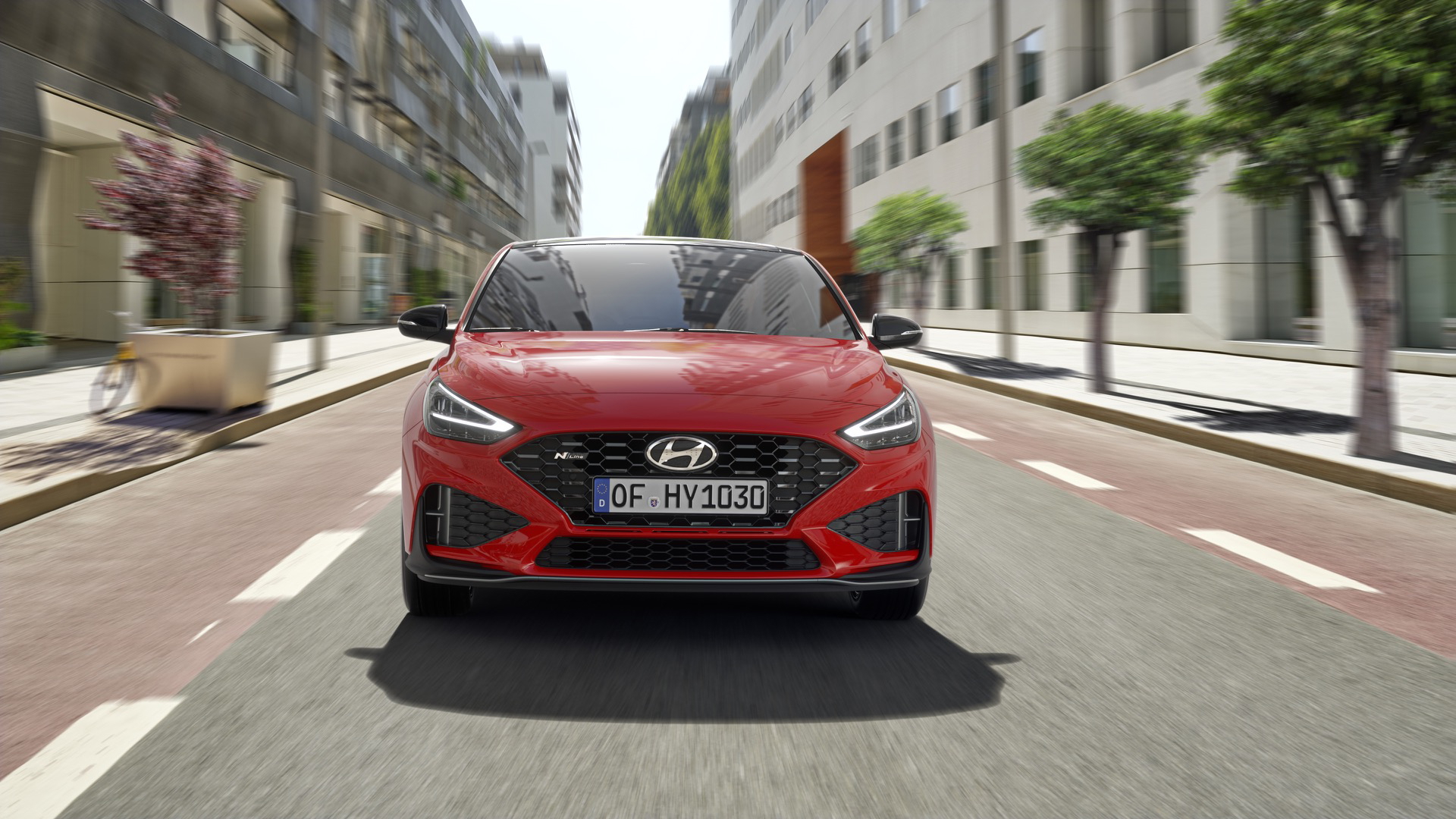 Vista frontal del Hyundai i30 Fastback N Line mostrando líneas deportivas