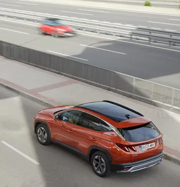 Vista lateral en movimiento destacando su diseño aerodinámico