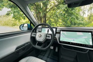 A side view of the modern interior of the Rivian R1T, highlighting its elegance and technology. A side view of the modern interior of the Rivian R1T, highlighting its elegance and technology.