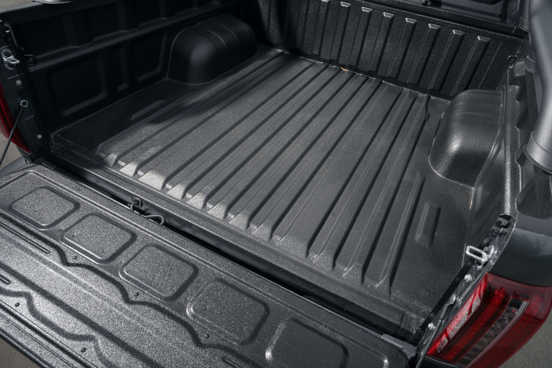 Amplia caja de carga del JAC T9, robusta y lista para el trabajo pesado.