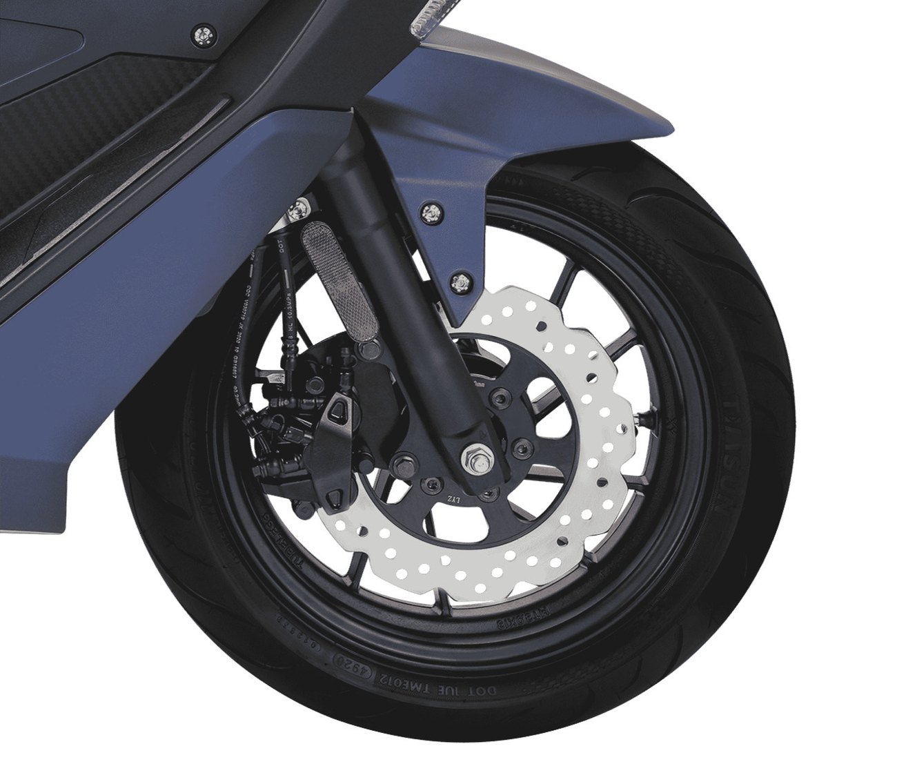 Vista cercana de la rueda delantera del scooter Keeway Vieste 125.