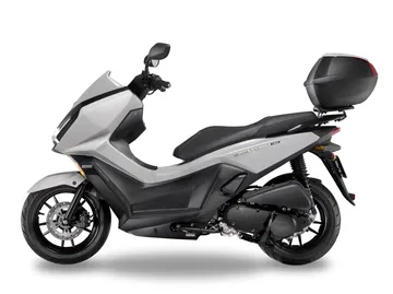 La Kymco Sky Town 125 ABS se posiciona como una opción económica y eficiente