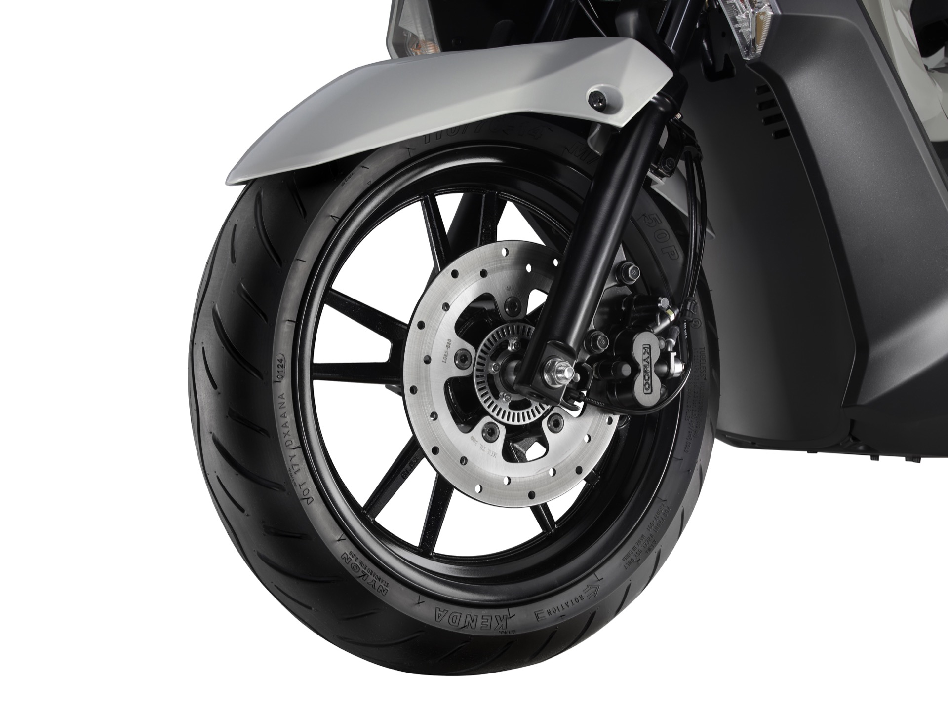 Vista detallada del sistema de frenos ABS en rueda delantera de la Kymco Sky Town 125.