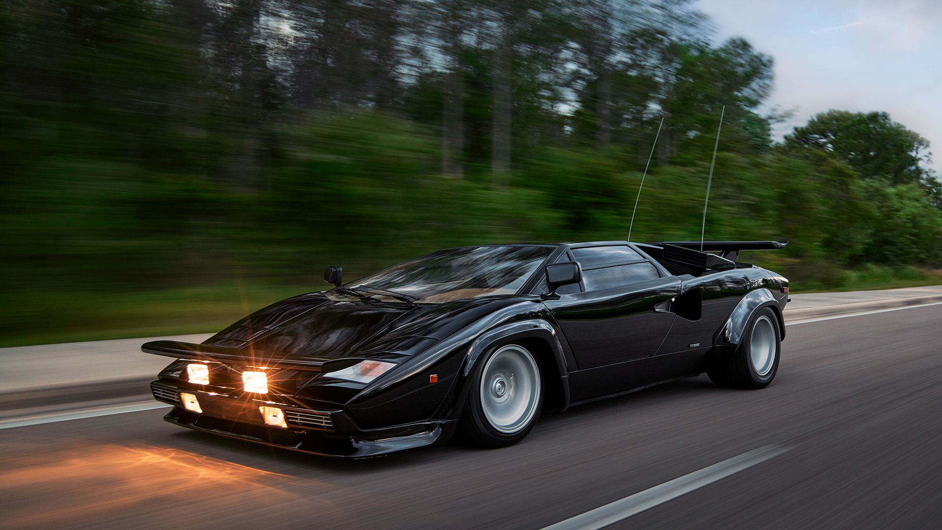 Lamborghini Countach con modificaciones extremas para cine