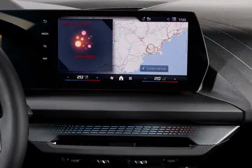 Pantalla infotainment de última generación con integración inteligente.