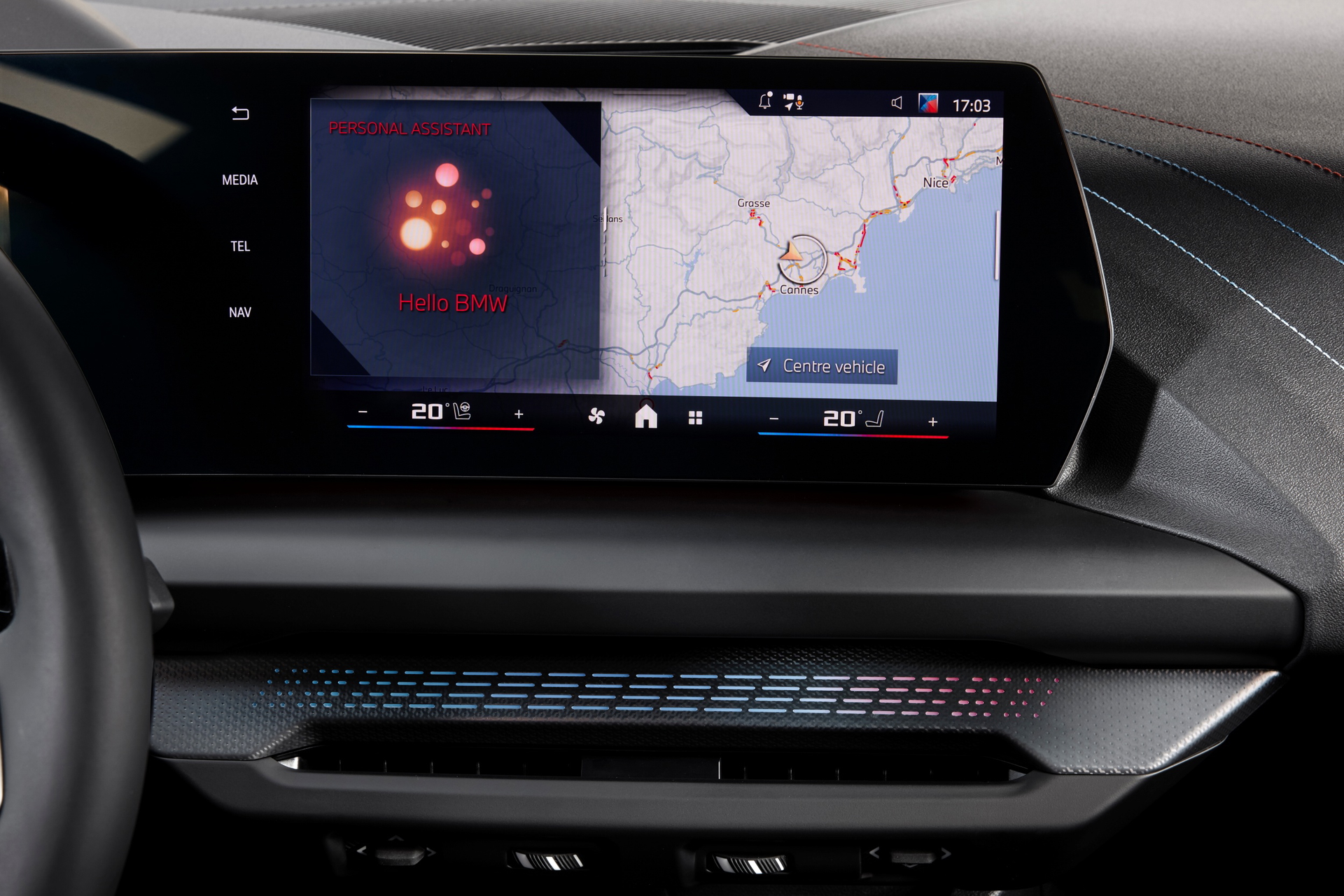 Pantalla infotainment de última generación con integración inteligente.