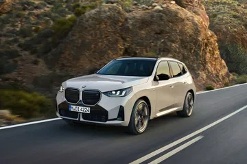 BMW X3 M50 con un diseño que resalta deportividad y elegancia.