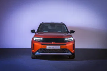 Vanguardista Opel Frontera 2024, diseño robusto y frontal imponente